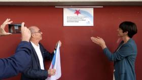 Francisco Jorquera y Ana Pontón descubren la placa conmemorativa del BNG.