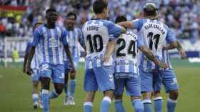 Los jugadores del Málaga CF celebran el gol contra el Villarreal B.
