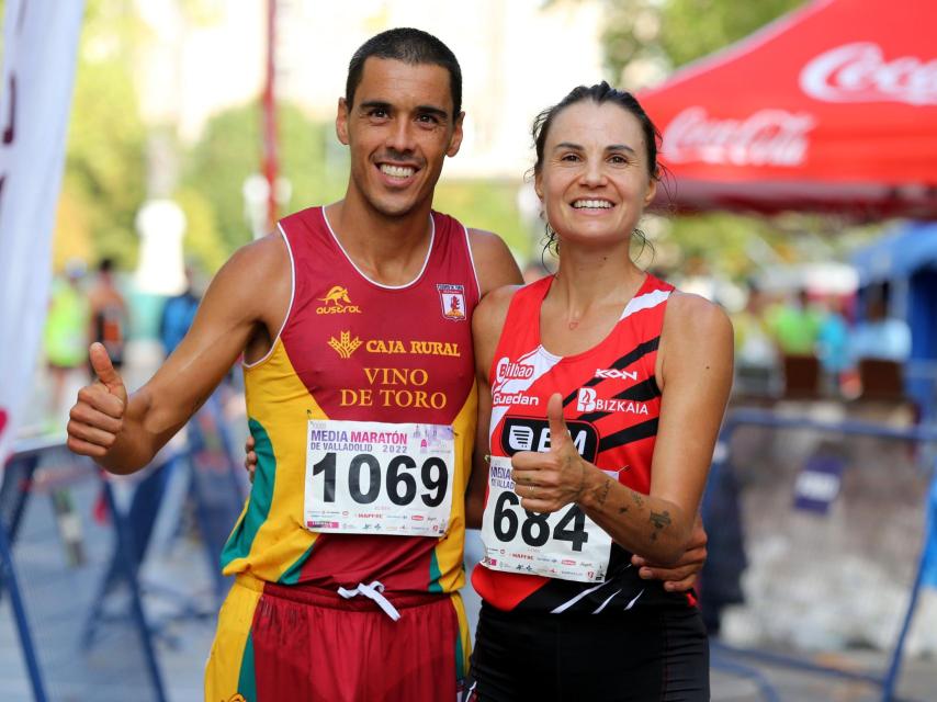 Rubén Sánchez y Gema Martín, ganadores de la Media Maratón Ciudad de Valladolid, este domingo.