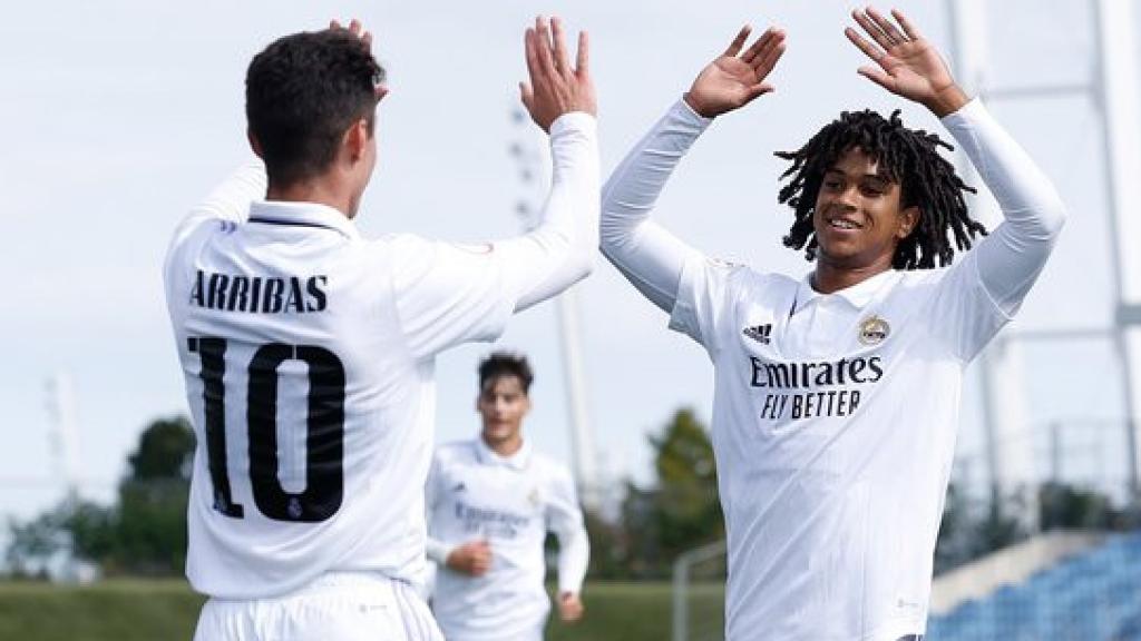 Sergio Arribas, celebrando su gol con Peter Federico en el Real Madrid Castilla - CD Badajoz