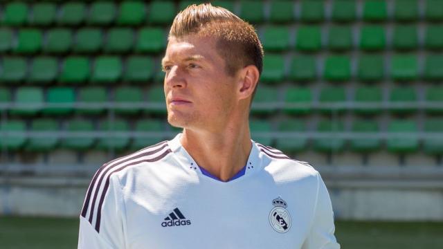 Toni Kroos con el balón de la Champions