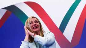 Giorgia Meloni celebrando su victoria en las elecciones italianas en la madrugada del domingo al lunes en Roma.