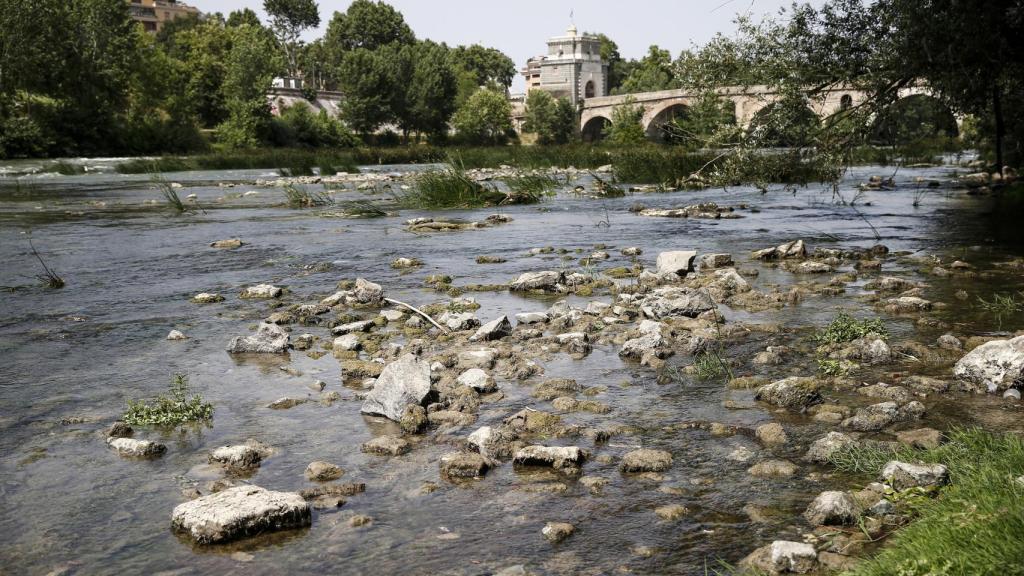 La sequía vivida en el río Tiber, en Italia.