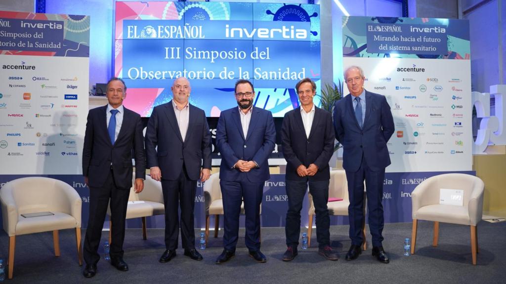 Luis Iglesias (SegurCaixa Adeslas), Alberto de Rosa (Grupo Ribera), Eduardo Ortega (EL ESPAÑOL), Pedro Díaz Yuste (Savia-Mapfre) y Luis Mayero (Asisa) antes de la mesa redonda.