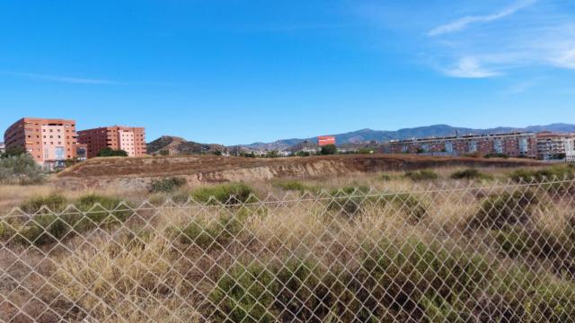 Imagen de la parcela sobre la que tendría que haberse construido el centro deportivo de Bizcochero-Capitán.
