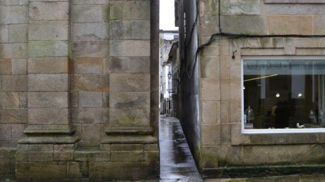 ¿Cuál es la calle más estrecha de Galicia y en dónde está?