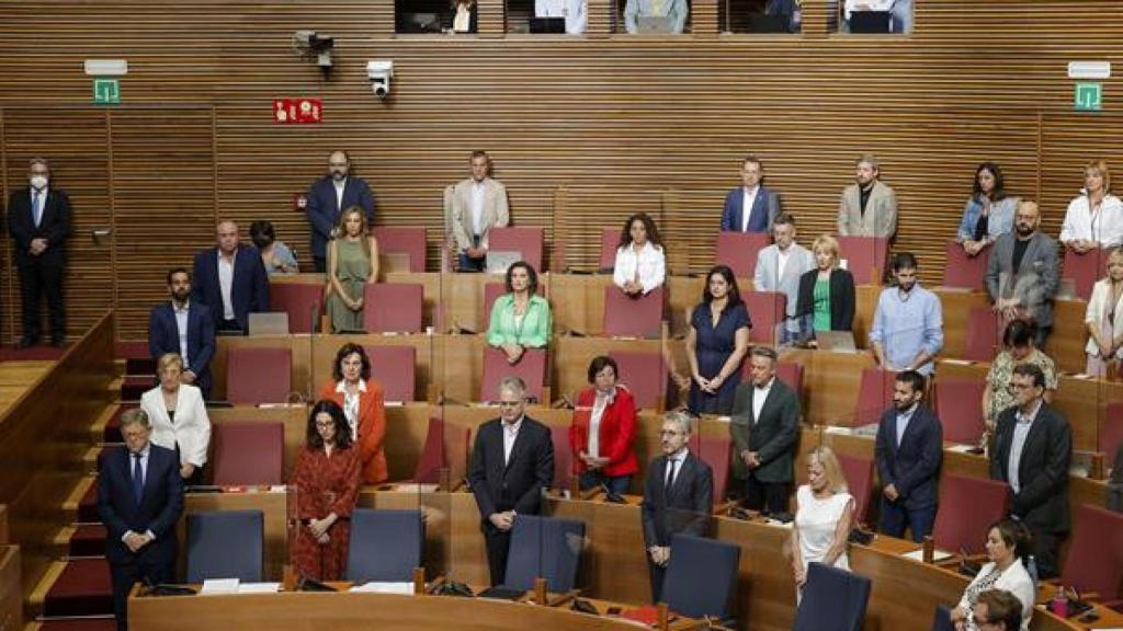 Los diputados autonómicos protagonizan este martes un minuto de silencio por este asesinato.