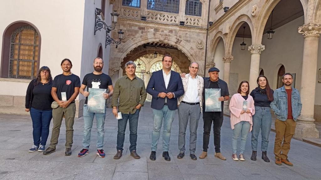 El diputado de Turismo, David Mingo, junto a Civitas y directores de teatro, en la presentación del Festival