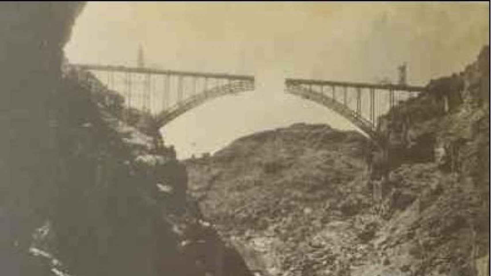 Puente Pino, en construcción