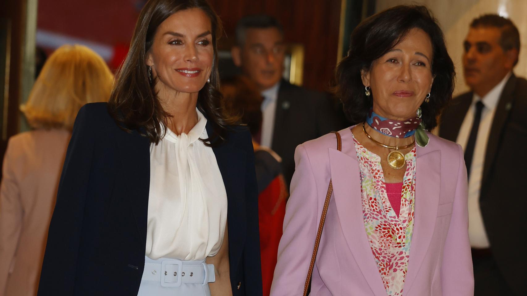 Letizia junto a Ana Botín.