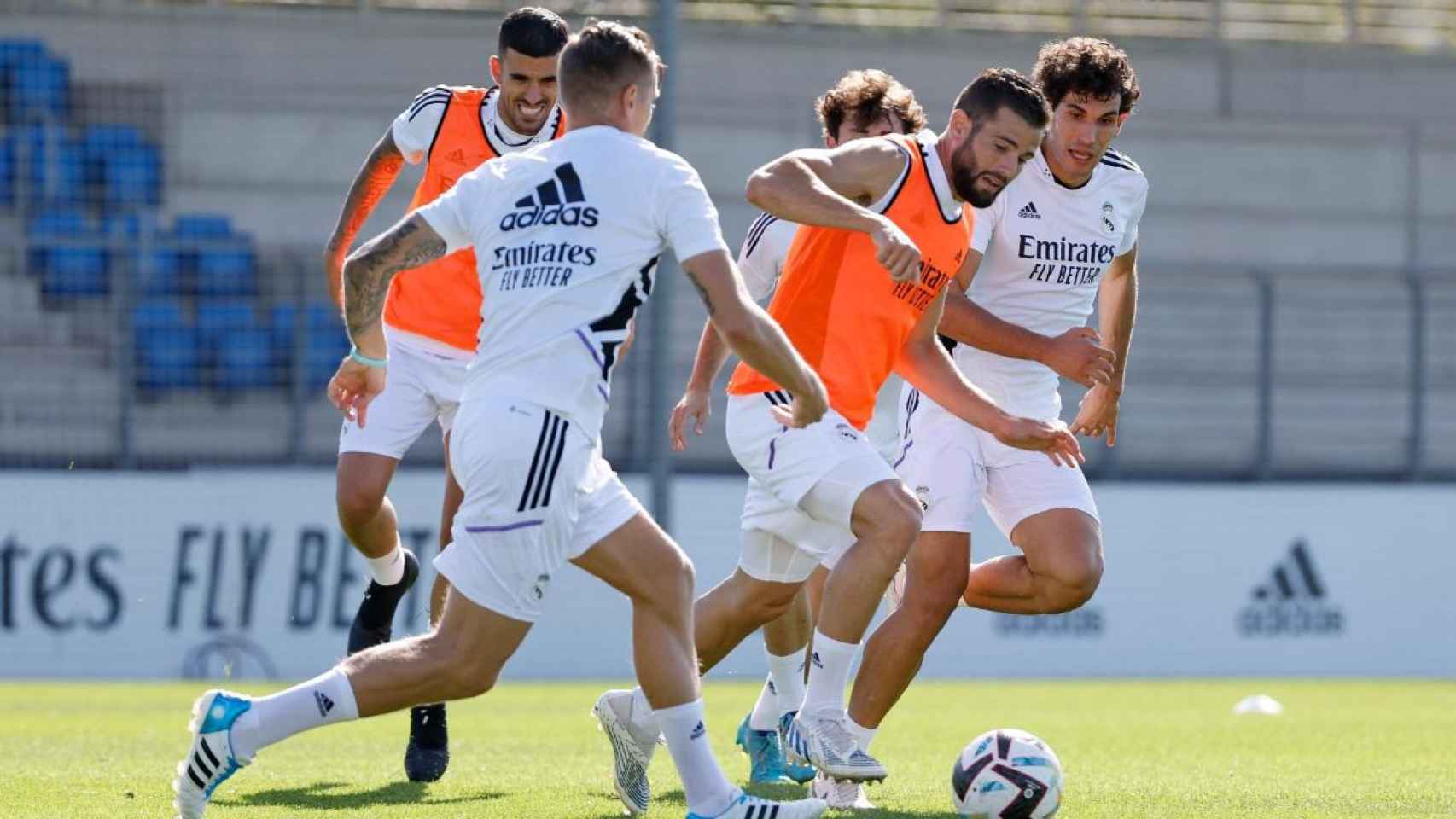 Los jugadores del Real Madrid, durante un entrenamiento en Valdebebas