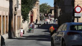 El Paseo del Tránsito y la calle Reyes Católicos vuelven a ser de doble sentido en Toledo, al menos provisionalmente.