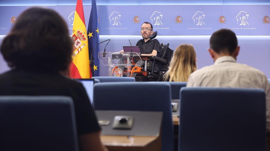 El portavoz de Unidas Podemos en el Congreso, Pablo Echenique, en rueda de prensa.