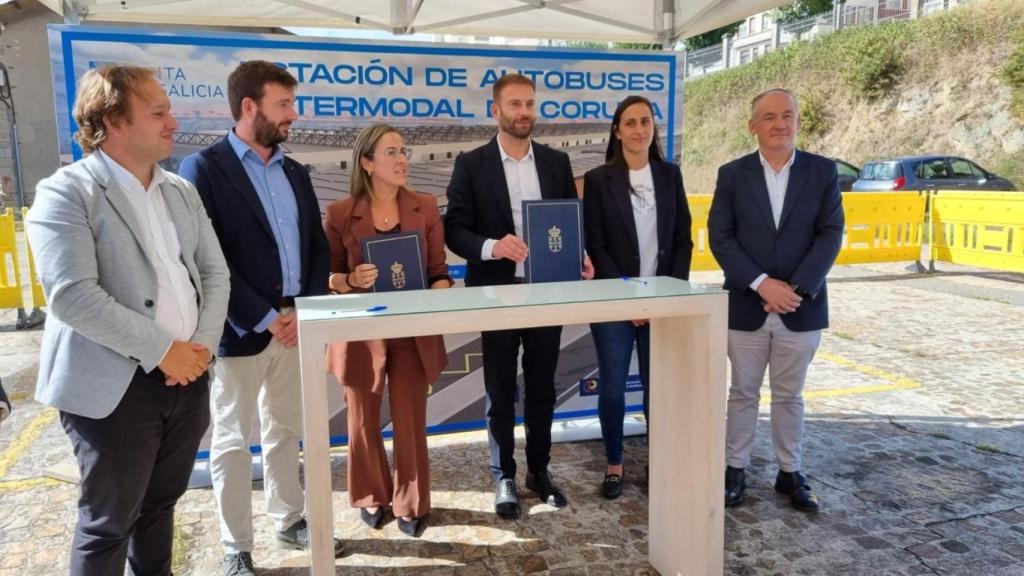 Firma del acta de replanteo por las obras de la estación de autobuses intermodal de A Coruña.