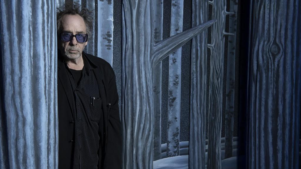 Tim Burton está en Madrid para presentar una exposición que celebra sus 40 años de carrera.