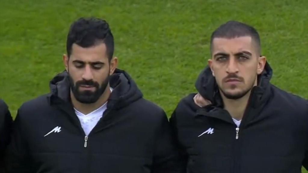 Jugadores de Irán durante su protesta en el partido frente a Senegal.