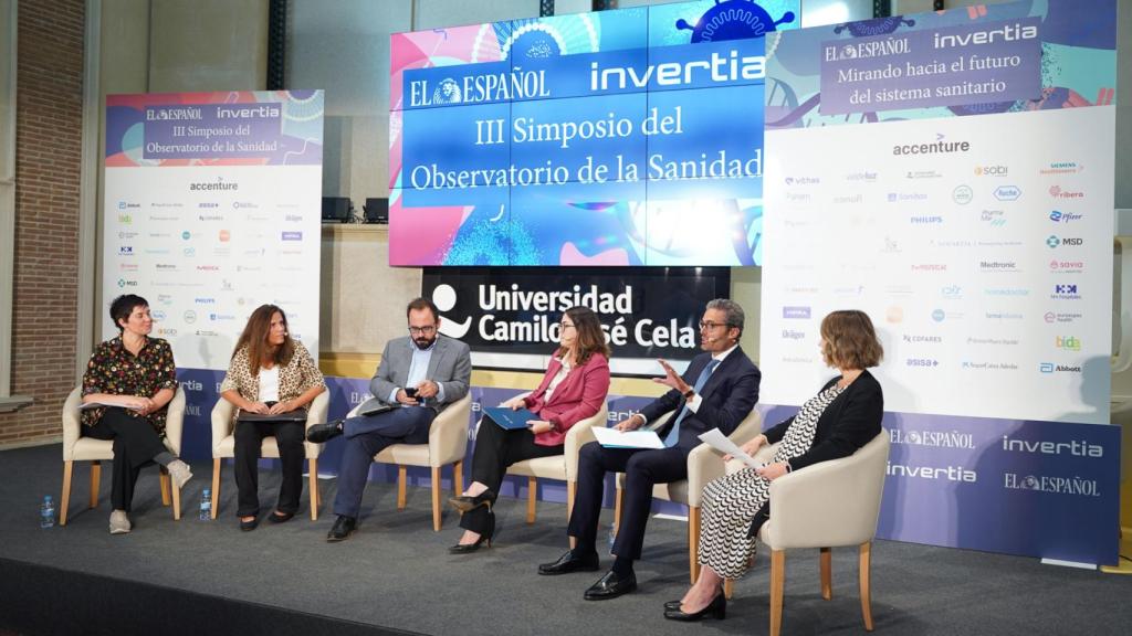 María José Costa, asesora del Gabinete del secretario de Estado de Justicia; Teresa Arsuaga, abogada, mediadora y escritora; Eduardo Ortega, redactor jefe de EL ESPAÑOL-Invertia; Ofelia de Lorenzo Aparici, vicepresidenta de la Asociación Española de Derecho Sanitario (AEDS) y socia de plataforma REDES; Manuel Díaz Baños, secretario general del Centro de Mediación Fide y socio fundador de MDB Legal; y Tamara Azañedo, responsable de Siniestros de Sham-Grupo Relyens.