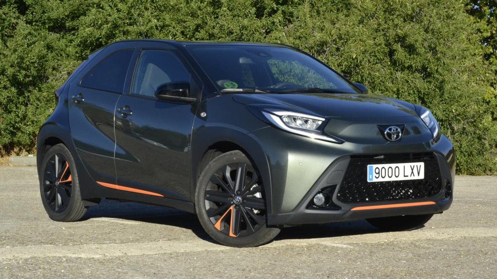 El Toyota Aygo X Cross es un pequeño crossover de interesante diseño que  pertenece al segmento A.