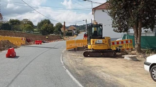 Obras de la senda peatonal de la AC-214.