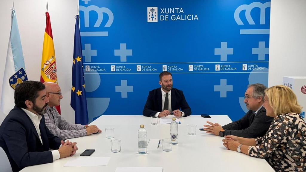 Reunión de la Delegación da Xunta con la Asociación de Vecinos y Comerciantes de Santa Lucía.