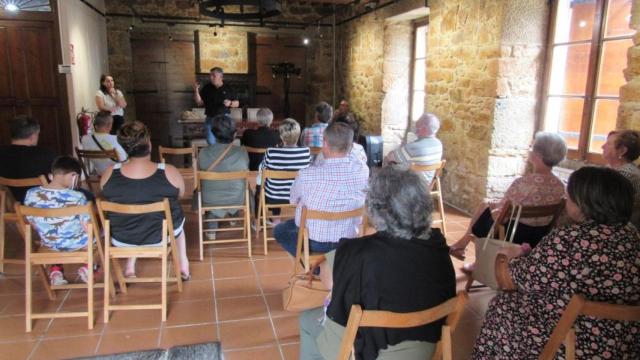 Reunión con el tejido asociativo nedense el pasado mes