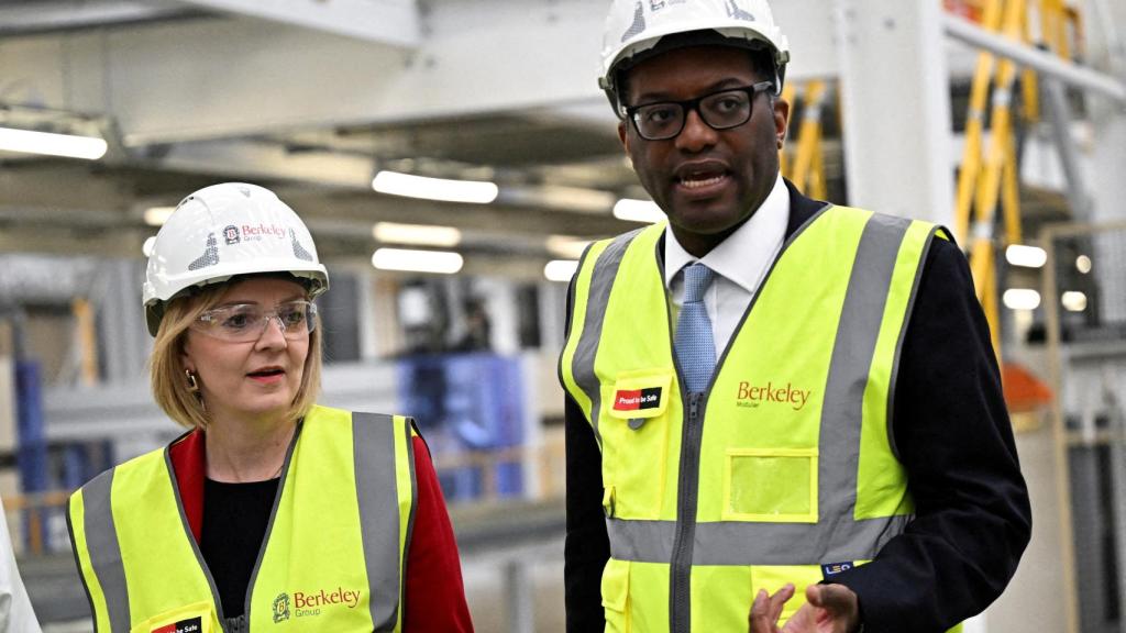 Liz Truss junto a Kwasi Kwarteng, el ministro británico de Economía.