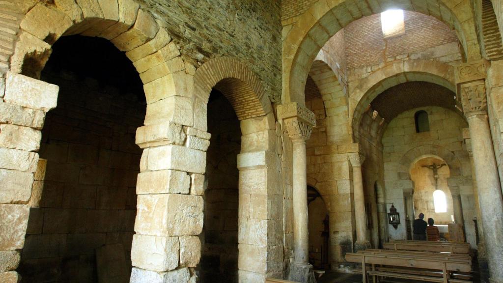 Interior de la iglesia de San Pedro de la Nave