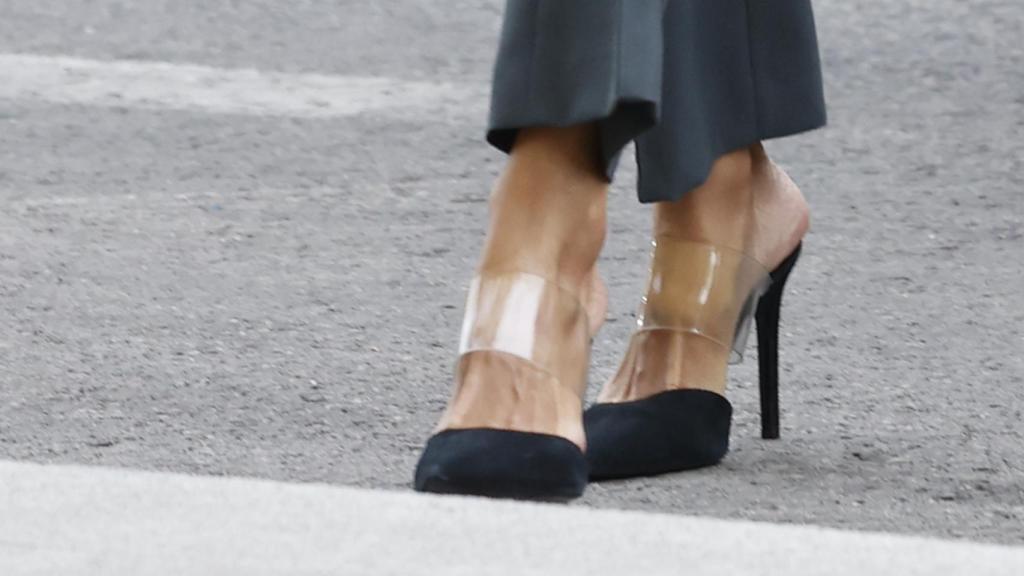 Letizia ha rescatado estos altísimos zapatos de Steven Madden.