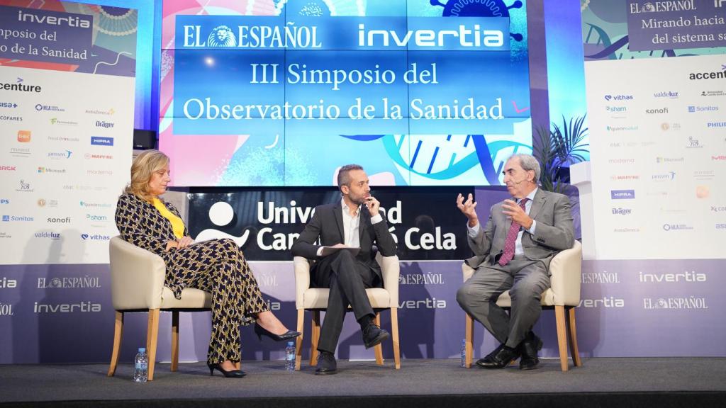 Lourdes Rivera, vicepresidenta de Aeste y directora general del Grupo Amavir; José Andrés Gómez, redactor jefe de Ciencia y Salud de El Español, y  Fernando Benavente, director general de Valdeluz Mayores.