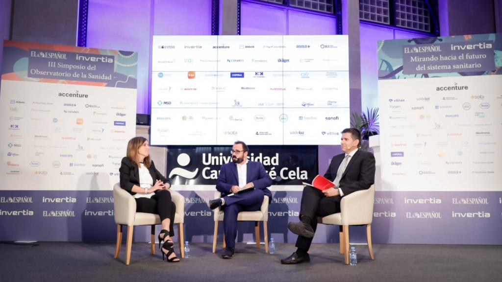 Ángela Pérez, fundadora y vicepresidenta de Desarrollo de Negocio de Health in Code; Eduardo Ortega, redactor jefe de Invertia; y Elías Saavedra, director de Operaciones de Unilabs.