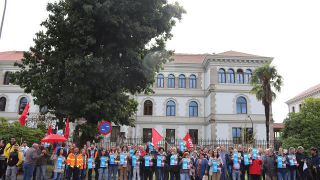 La CIG se concentra ante San Caetano (Santiago de Compostela).