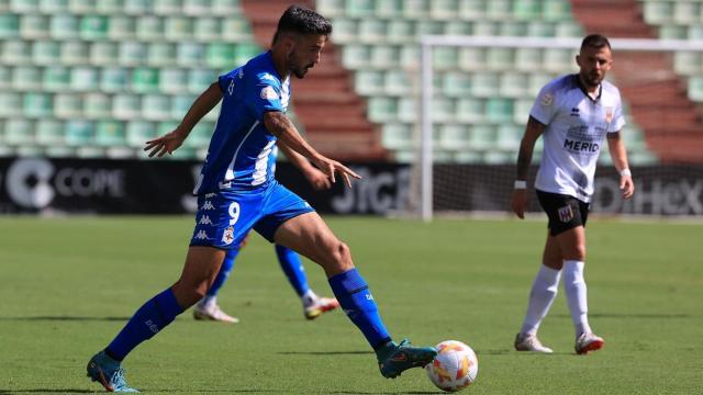 Alberto Quiles en un lance del partido ante el Mérida.