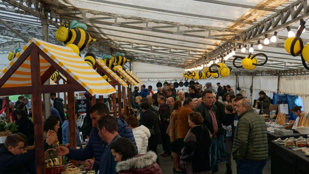 As Pontes (A Coruña) celebra este domingo una nueva edición de la Feria del queso y la miel