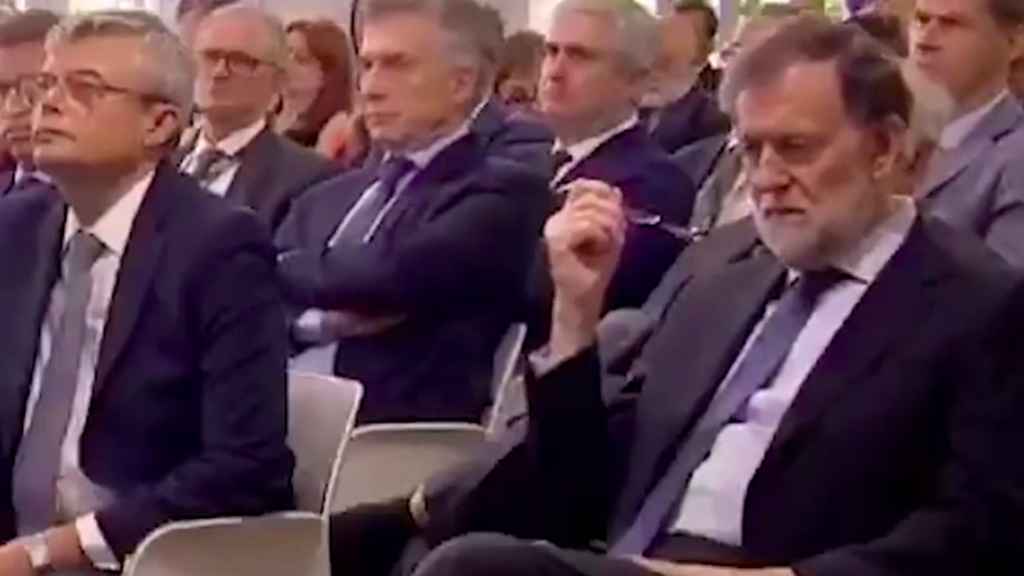 Captura del momento somnoliento de Rajoy durante el discurso de Felipe VI.