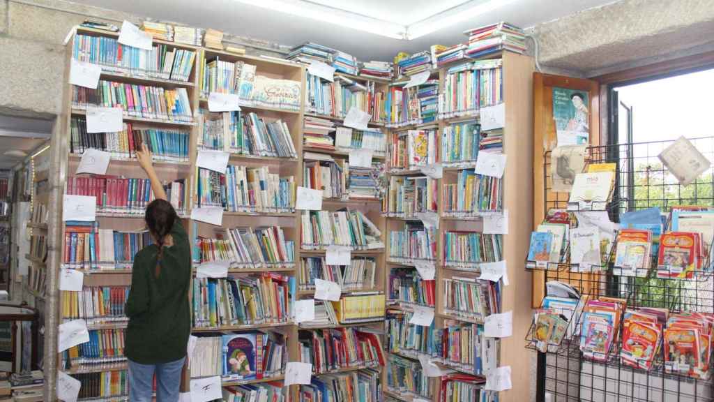 Preparación del traslado de libros de O Ceán, la antigua biblioteca.