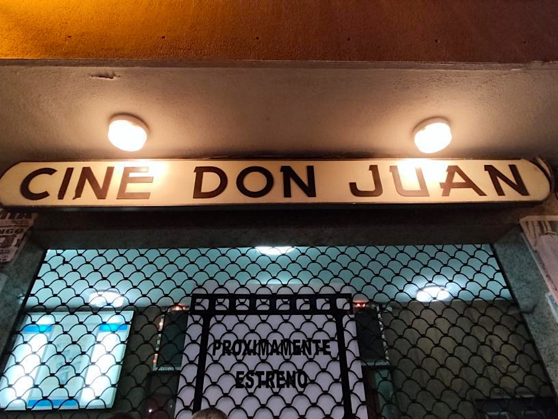 Antigua entrada del Cine Don Juan, Vilalonga. Foto: Roberto Fernández