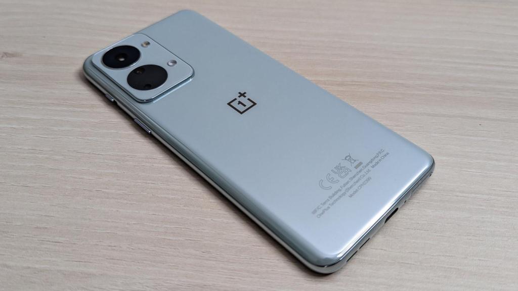 El OnePlus Nord 2T es bonito, aunque en algunos aspectos es algo 'falso'