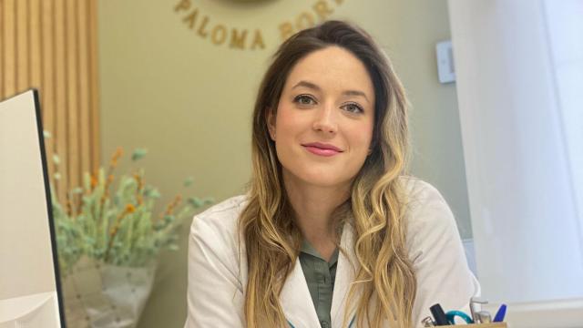 La Doctora Paloma Borregón en su consulta de la Clínica Kalosia de Madrid.