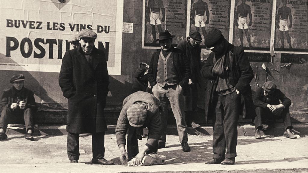 'Pobreza en París' (1931), de Ilse Bing. Galerie Berinson, Berlín. Estate of Elsa Bing