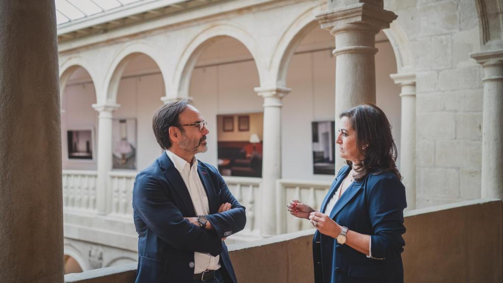 Concha Andreu y Fernando Garea, durante la entrevista mantenida en Logroño.