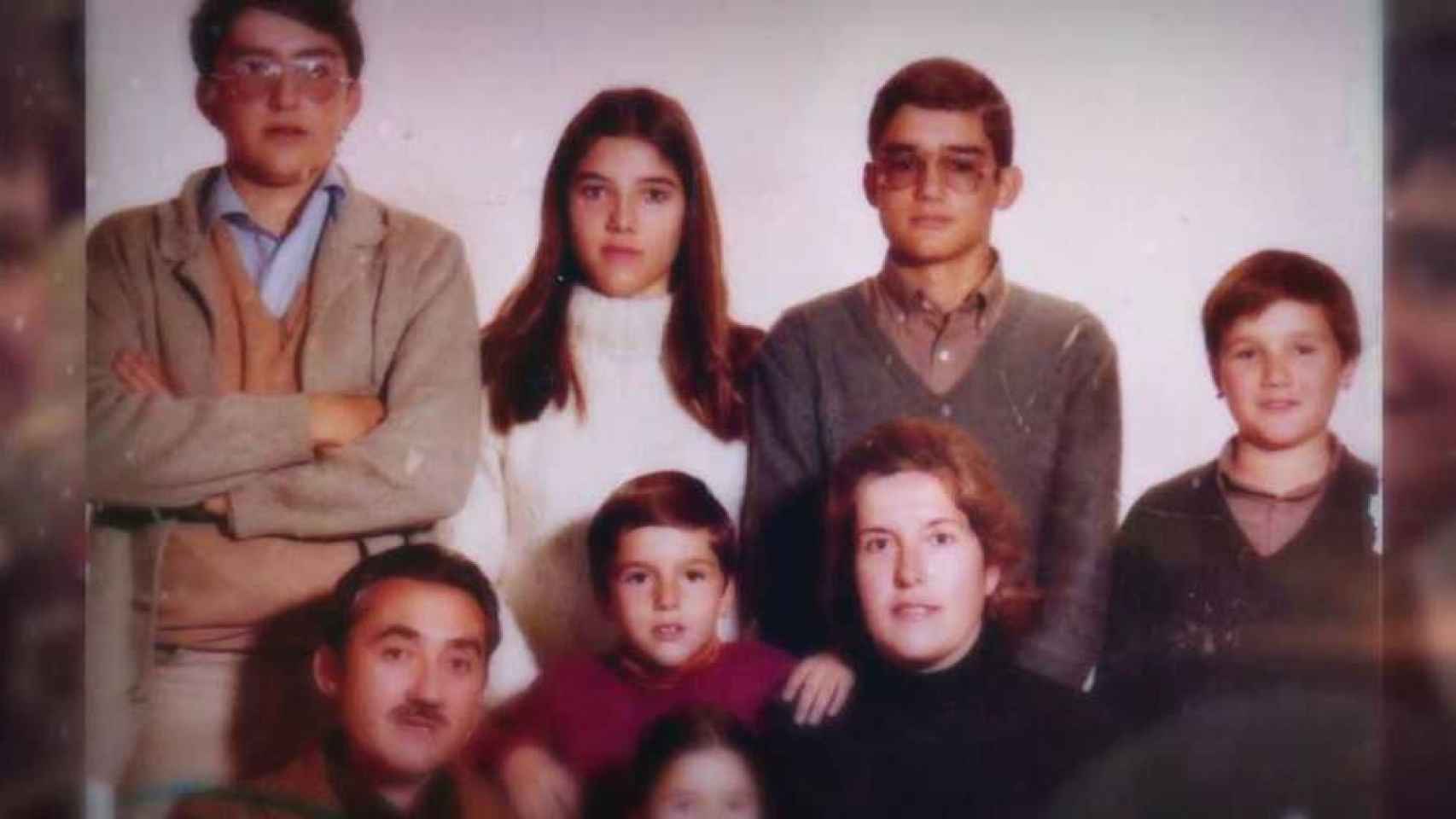 Juan y Medio, junto a su familia.