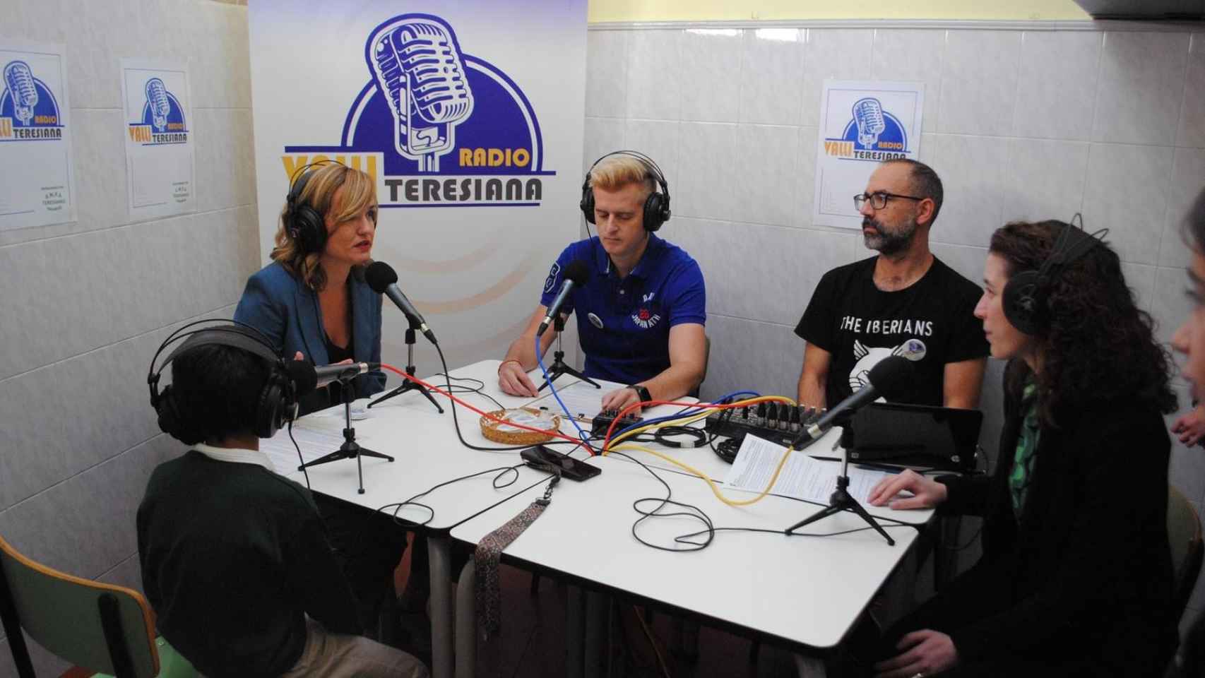 Pilar Alegría durante la entrevista en la radio de Teresianas