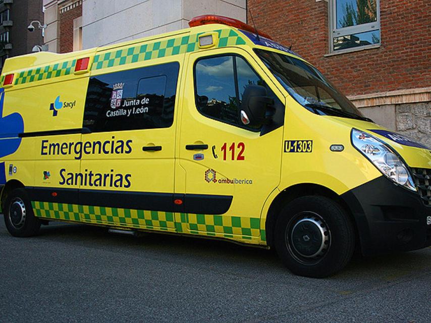 Imagen de una ambulancia medicalizada de Sacyl.