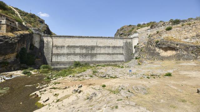 Vista del embalse del Portón de Oliva en Torrelaguna, a 11 de agosto de 2022, en Torrelaguna, Madrid (España).