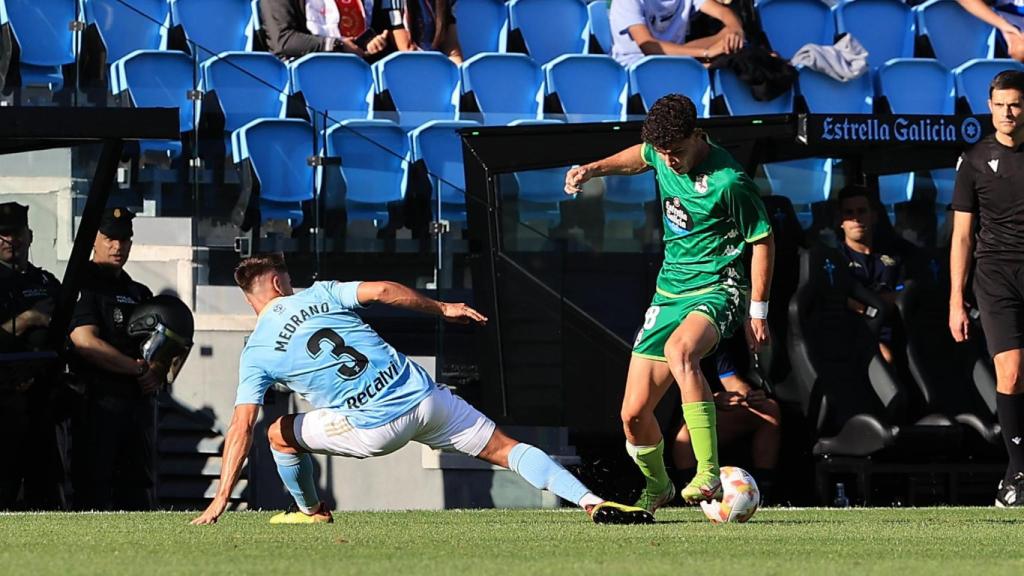 Trilli en un lance del partido ante el Celta B.