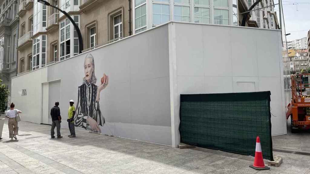 Estado de las obras este verano en la calle Príncipe, 42, en Vigo.