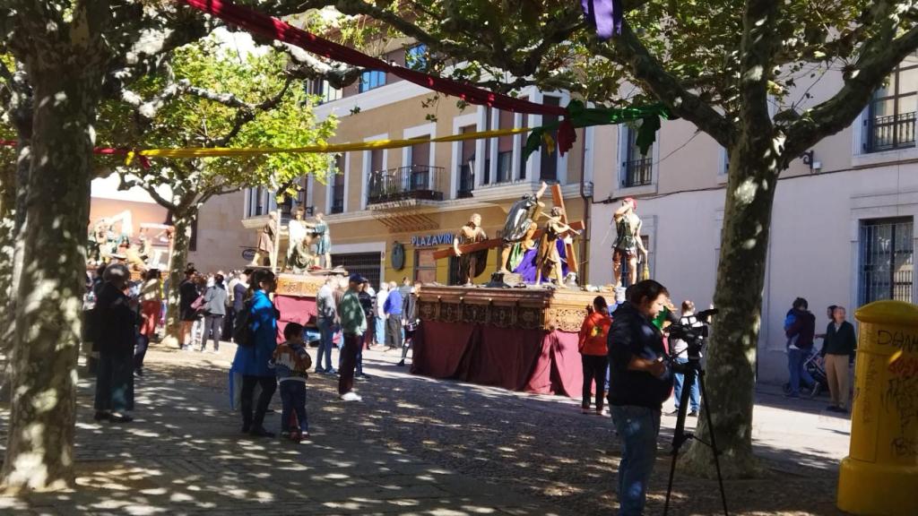 Imagen del traslado de uno de los pasos por las calles de Zamora
