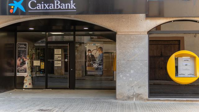 Imagen de archivo  de una oficina de CaixaBank.