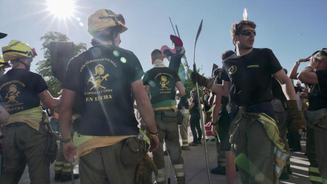 Miembros de la Asociación de Trabajadores de Incendios Forestales de Castilla y León (ATIFCYL)