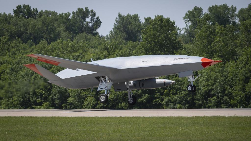 MQ-25 Stingray despegando